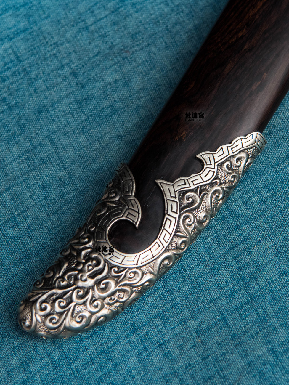 Chinese Longquan sword embroidery spring knife pattern steel hard knife long knife ancient weapon