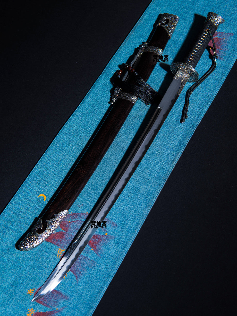 Chinese Longquan sword embroidery spring knife pattern steel hard knife long knife ancient weapon